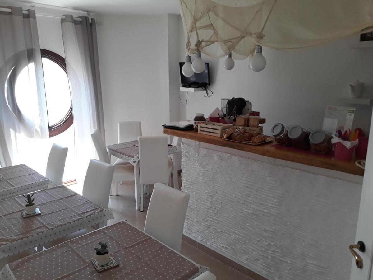 Sweet Suite Margherita B&B Маргерита-ди-Савойя Экстерьер фото