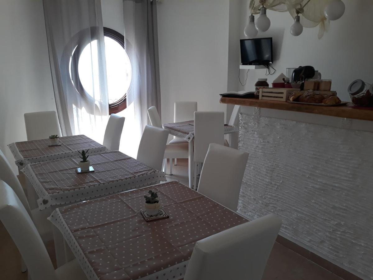 Sweet Suite Margherita B&B Маргерита-ди-Савойя Экстерьер фото